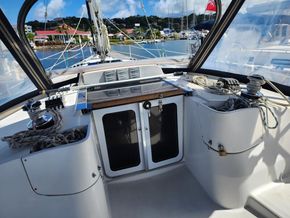 Hunter 426 DS  - Companionway