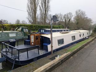 Le Lys Blanc, river side mooring available at Roydon with sale