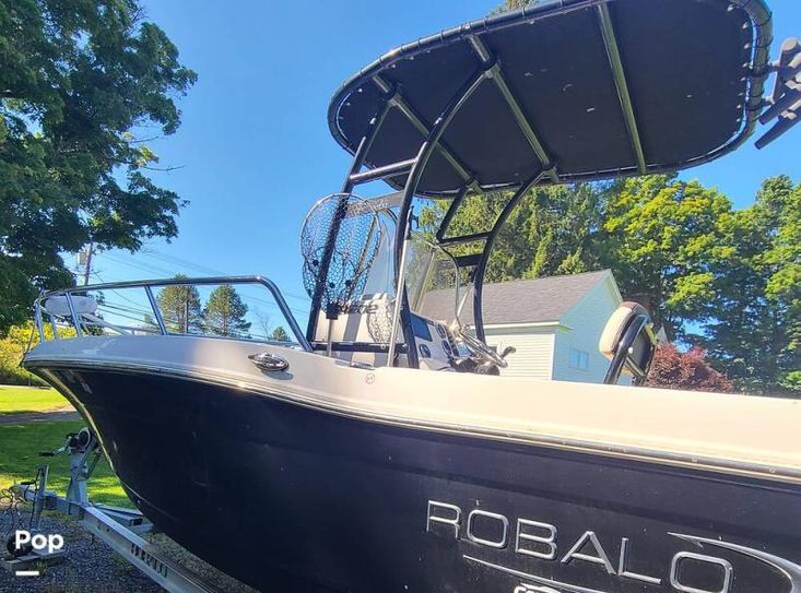 2019 Robalo 202 explorer