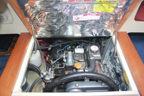 Cornish Crabber 22  - Engine