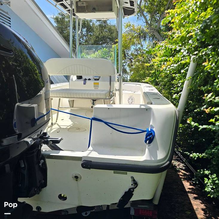 2006 Mako 204 center console