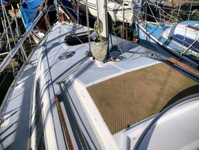Cobra 750 Bilge keels - Coachroof/Wheelhouse