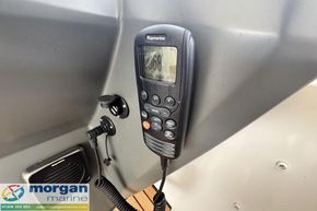 Jeanneau Leader 40 - VHF radio