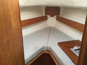 Forward 2 x single berth cabin
