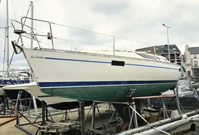 Beneteau Oceanis 320 for sale with BJ Marine