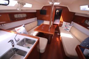 2010 Beneteau Oceanis 34 23