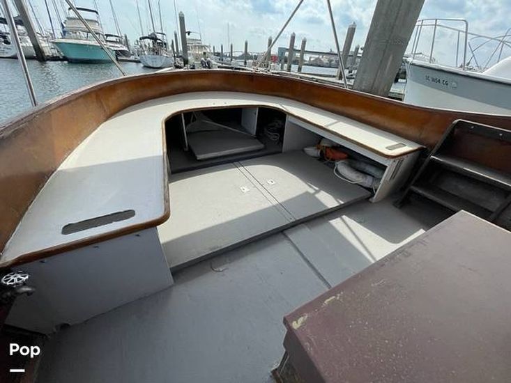 2006 Bimini 29 bartender