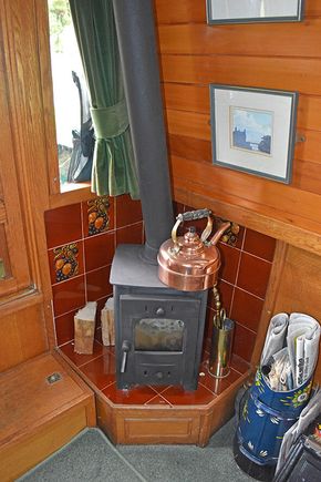 Solid fuel stove