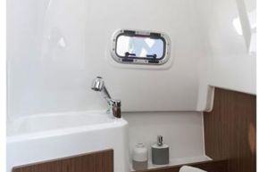 Jeanneau Cap Camarat 9.0 CC - toilet and shower compartment