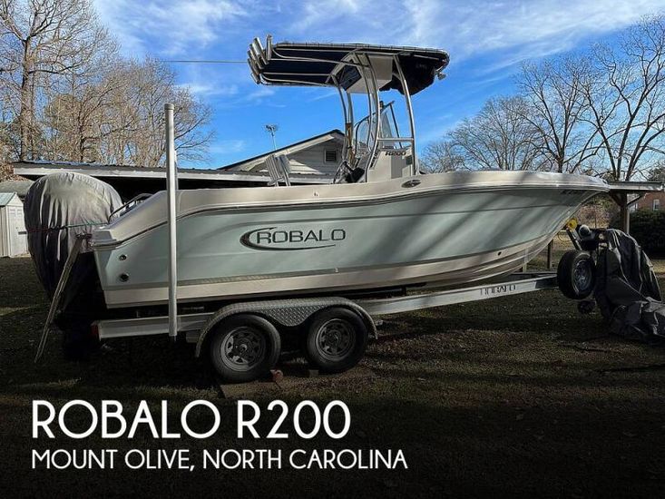 2021 Robalo r 200