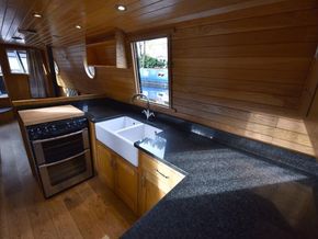Narrowboat 60ft Cruiser Stern with London Mooring - Galley