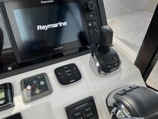2018 Sealine C330