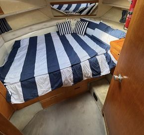 Bow cabin with double berth