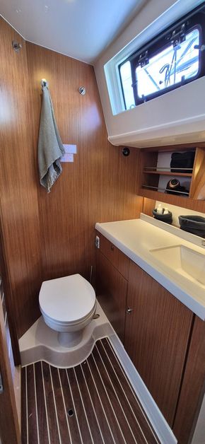 2021 Bavaria Vision 42 29