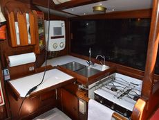1982 Oyster 37