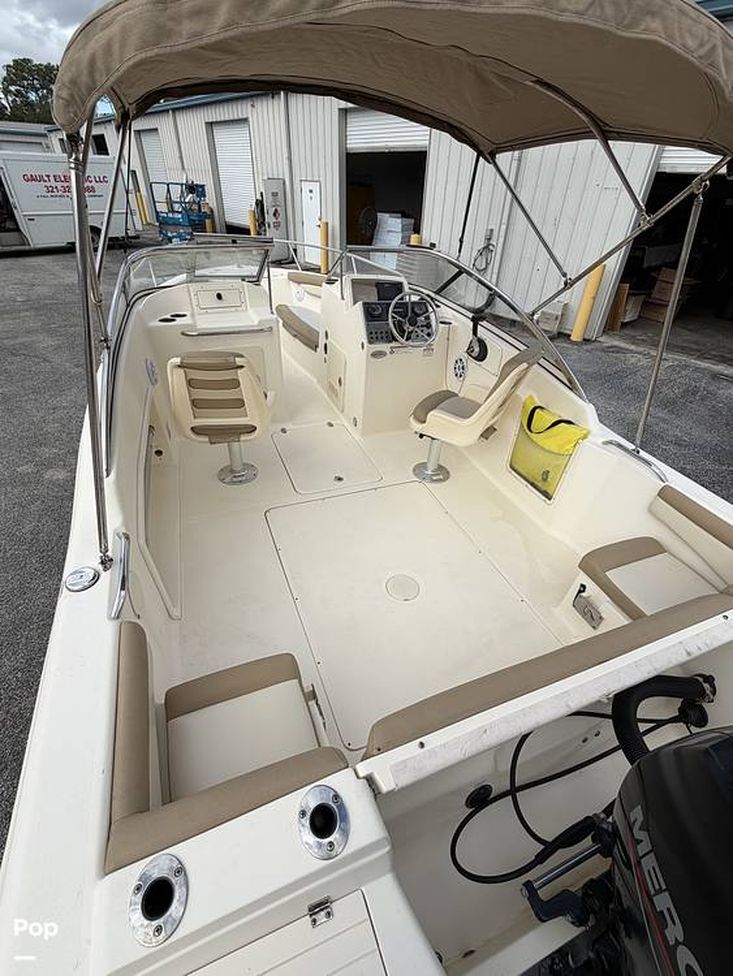 2022 Scout 210 dorado