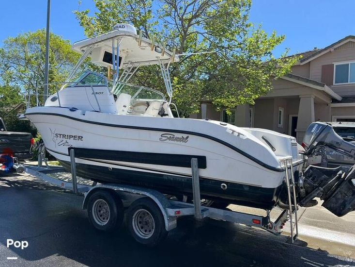 2004 Seaswirl 2301 striper