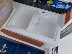 Jeanneau Merry Fisher 695  - Galley