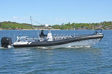 Vector 11 with OXE outboard diesel engines