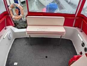 Rinker Fiesta Vee 250 US Sports fisher cruiser - Cockpit