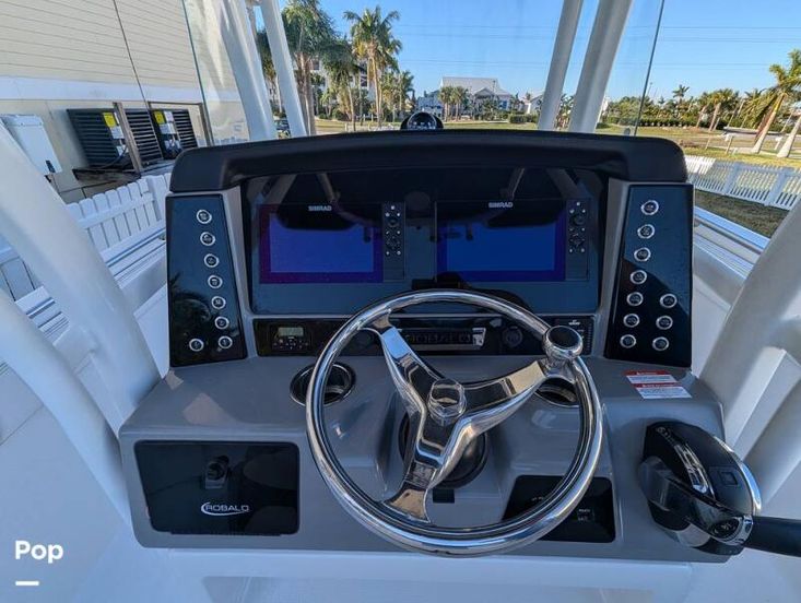 2019 Robalo 242 cc