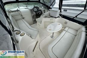 Rinker-Fiesta-Vee-250-table