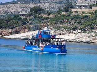 GLASS-BOTTOM BOAT