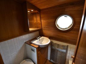 Narrowboat 60ft Cruiser Stern with London Mooring - Heads