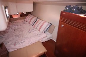 2010 Beneteau Oceanis 34 27