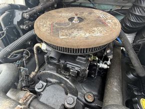 Bayliner 185 Bowrider  - Engine Detail