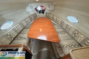 Rinker-Fiesta-Vee-250-table-2