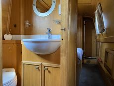 Bathroom Gangway Aft