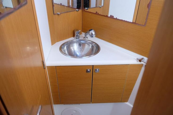 Jeanneau Sun Odyssey 44i Owner's Version
