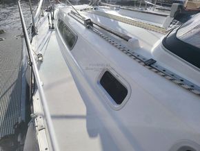 Jeanneau Sun Odyssey 34.2  - Side Deck