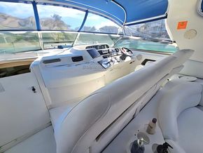 Sea Ray 450 Sundancer  - Helm