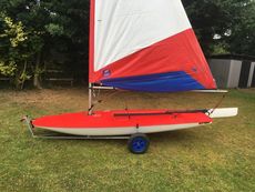 Topper sailing dinghy 47112 complete with launching trolley & cover
