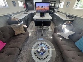 Salon television