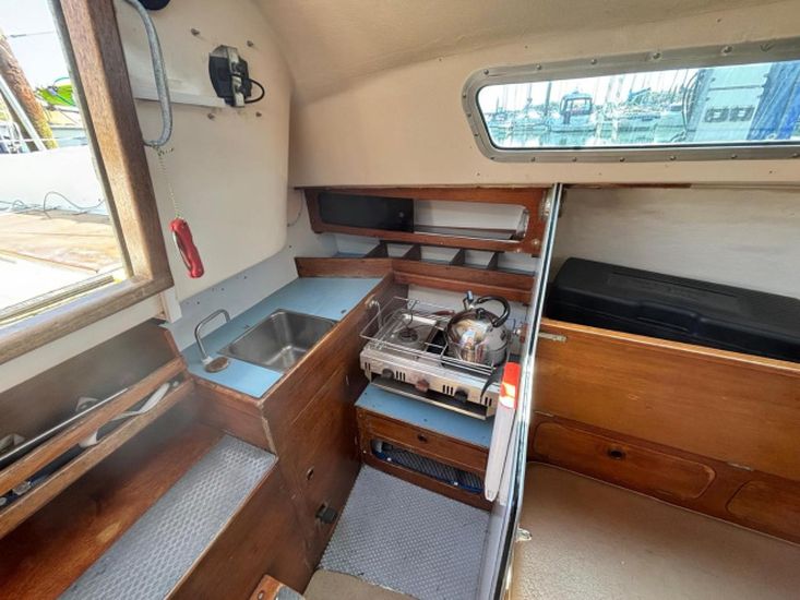 1976 Hustler 25.5