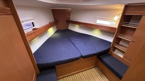 2011 Bavaria 36 Cruiser  14