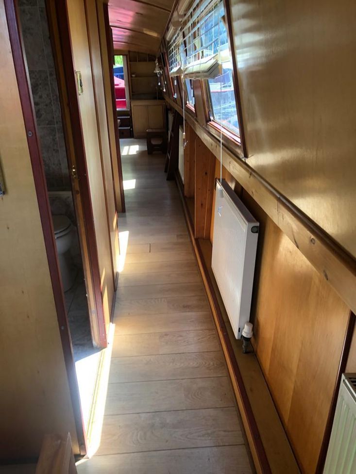 57ft x 10ft Wide Beam houseboat