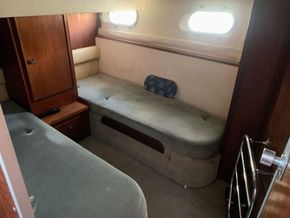 Fairline 40 Flybridge  - Cabin 