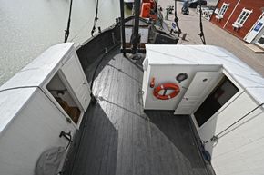For deck, entrence to fore peak (crew cabin)