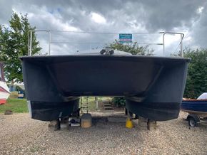 Custom Power Cat 28 ft Twin outboards - Bow