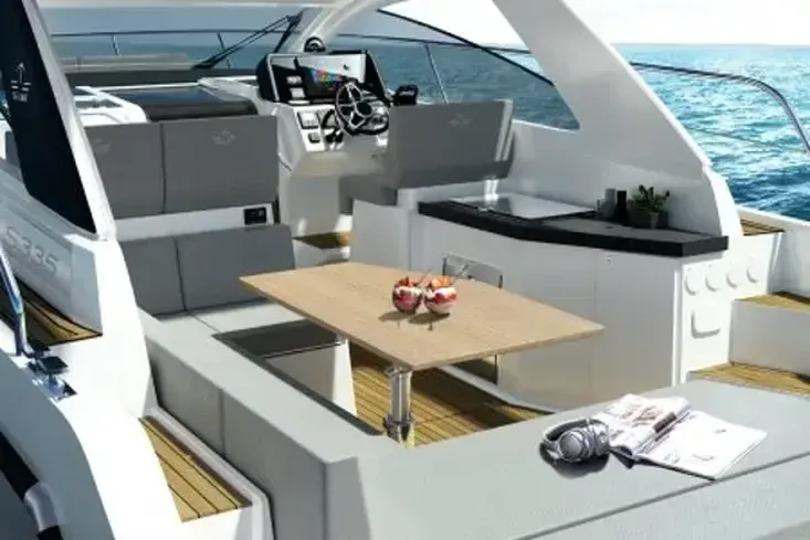 2024 Sealine S335