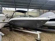 2022 Sea Ray SPX 230