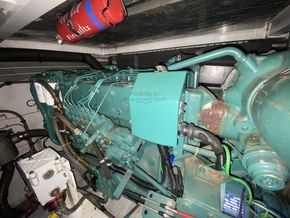 Fairline Phantom 38  - Engine