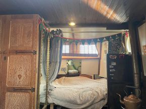 Front bed + wardrobe