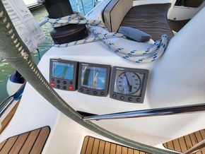 Jeanneau Sun Odyssey 42 DS  - Cockpit Instruments