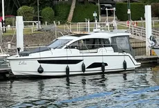 2017 Sealine C330