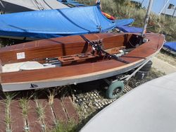 Solo Sailing Dinghy